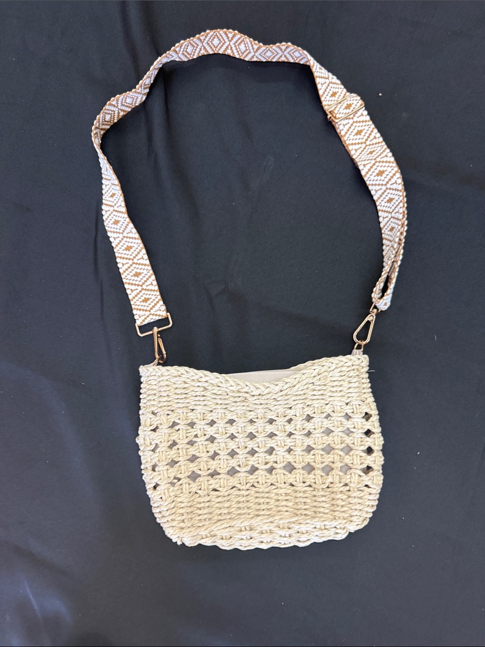 NWOT Amazon Beige Woven Straw Crossbody with Patterned Removable Strap